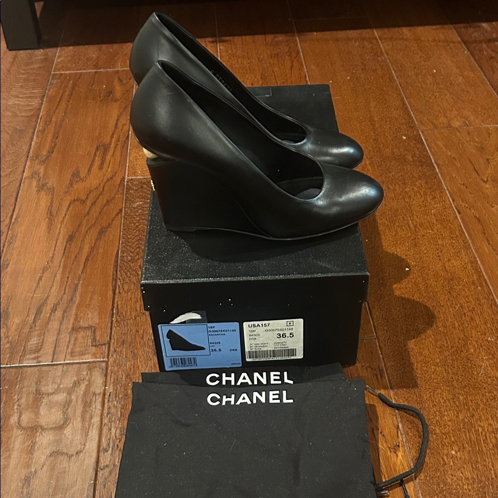 CHANEL Black Leather Wedge with pearl